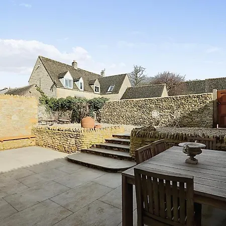 Luxury Cotswold Cottage With Hot Tub In Stow On The Wold! Exterior photo
