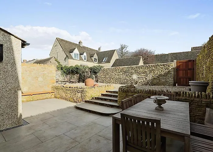 Luxury Cotswold Cottage With Hot Tub In Stow On The Wold!
