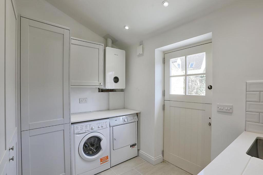 Luxury Cotswold With Hot Tub In On The Wold! Holiday home *