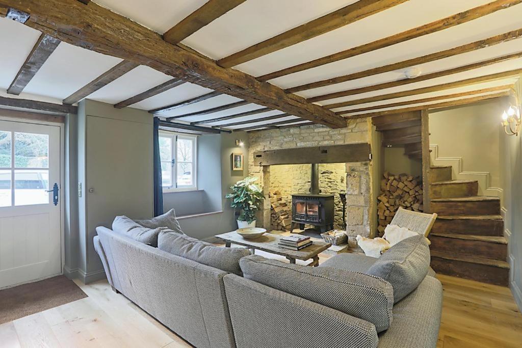 Luxury Cotswold With Hot Tub In On The Wold! *