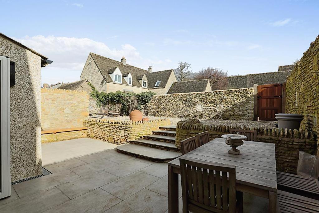 Luxury Cotswold With Hot Tub In On The Wold! *